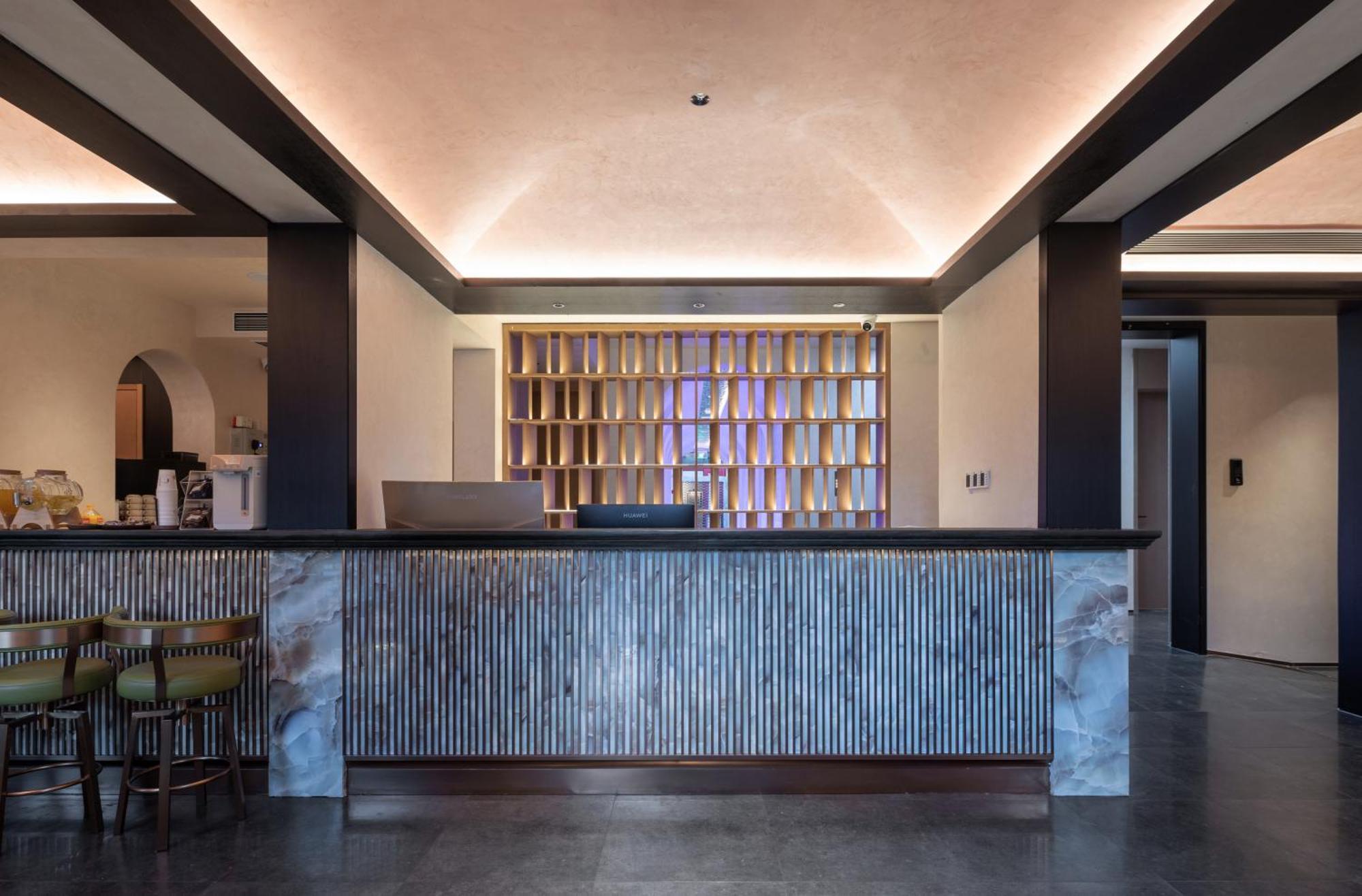 Happy Dragon Courtyard- Newly Renovated With French Windows, Near Tian'Anmen Forbidden City,Lama Temple And Heaven Temple, 3Minutes Walk From Subway,Fluent English Speaking With Tourist Sights Tickets Service ,Free Coffee &Laundry Service Beijing Exterior foto