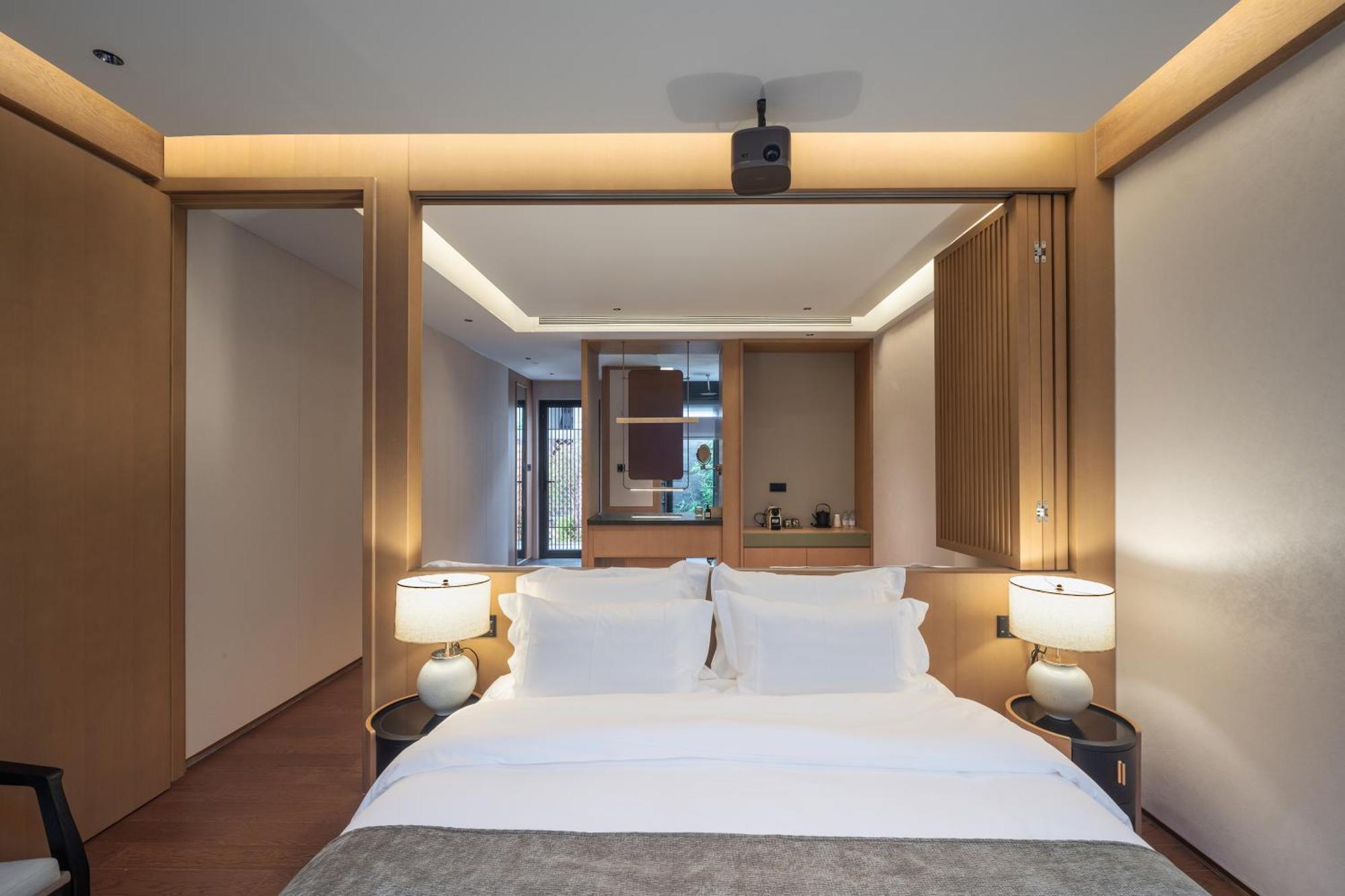 Happy Dragon Courtyard- Newly Renovated With French Windows, Near Tian'Anmen Forbidden City,Lama Temple And Heaven Temple, 3Minutes Walk From Subway,Fluent English Speaking With Tourist Sights Tickets Service ,Free Coffee &Laundry Service Beijing Exterior foto