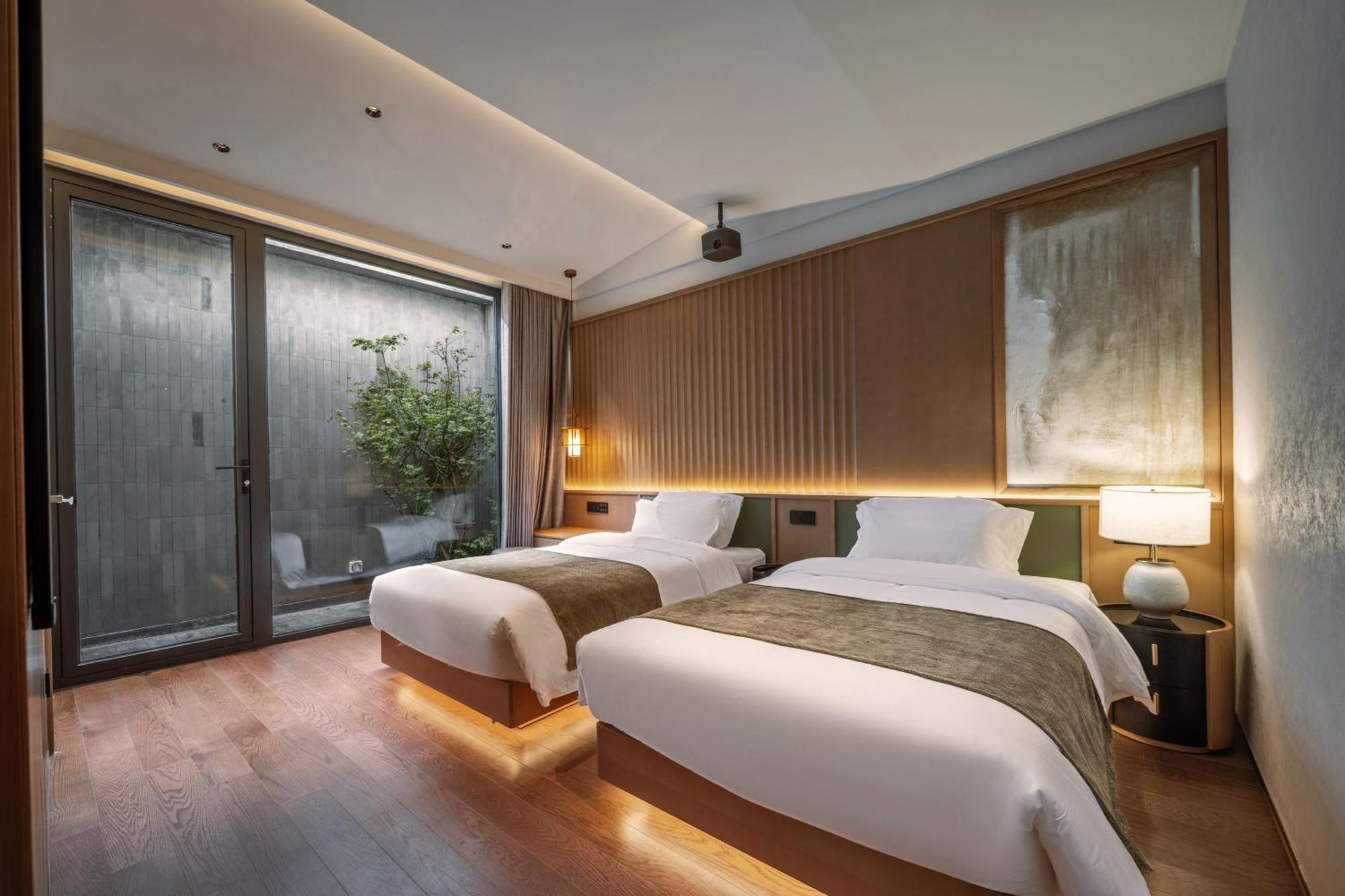 Happy Dragon Courtyard- Newly Renovated With French Windows, Near Tian'Anmen Forbidden City,Lama Temple And Heaven Temple, 3Minutes Walk From Subway,Fluent English Speaking With Tourist Sights Tickets Service ,Free Coffee &Laundry Service Beijing Exterior foto