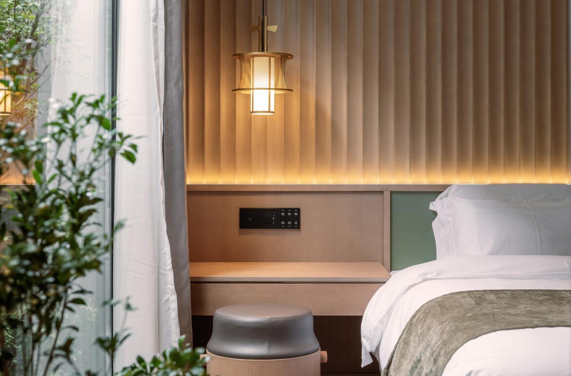 Happy Dragon Courtyard- Newly Renovated With French Windows, Near Tian'Anmen Forbidden City,Lama Temple And Heaven Temple, 3Minutes Walk From Subway,Fluent English Speaking With Tourist Sights Tickets Service ,Free Coffee &Laundry Service Beijing Exterior foto